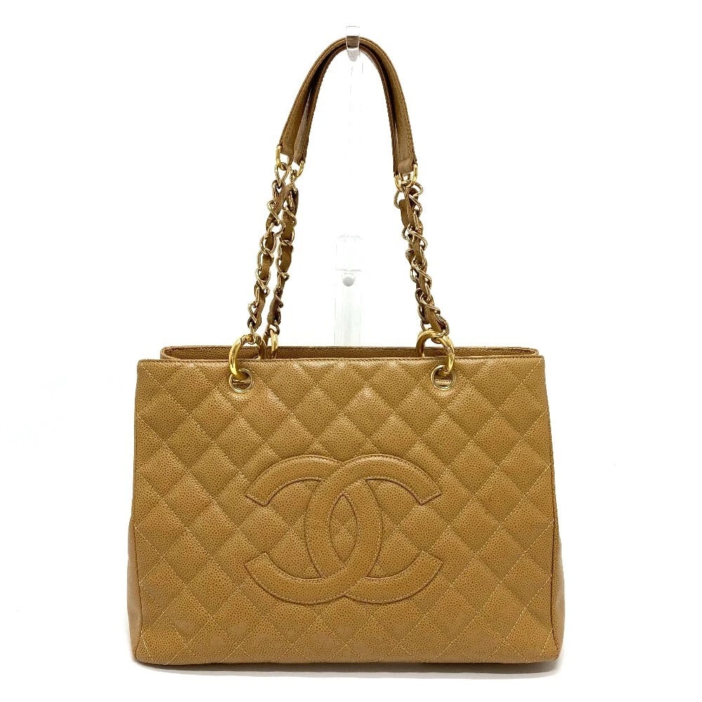 CHANEL CC MATELASSE GST TOTE CHAIN TOTE BAG: CHANEL CC Matelasse GST Tote Chain Tote Bag Brand: CHANEL Type/Style: Tote Bag Material: Caviar Leather Color: Beige Size: W13.2xH10.0xD5.0inch / W33.5cmxH25.3cmxD12.8cm Handle: 19.9inch / 50.5cm