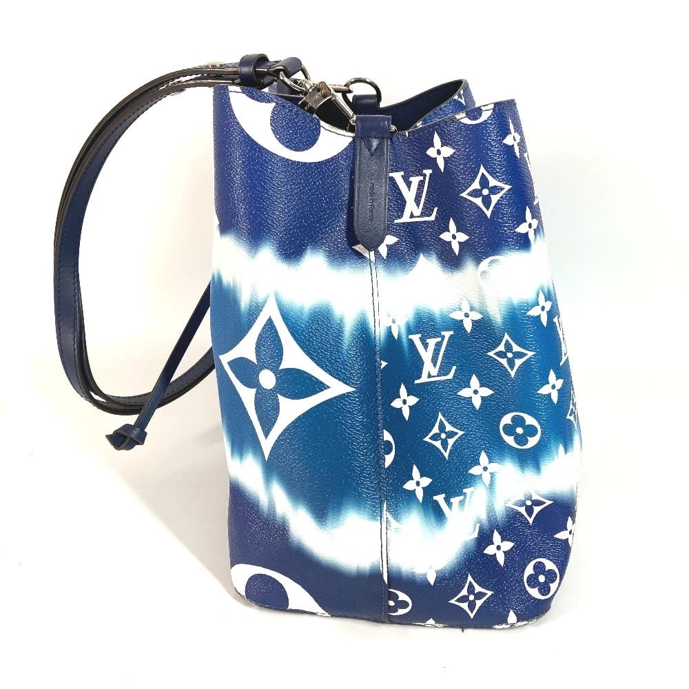 LOUIS VUITTON NEO NOE DRAWSTRING BAG: LOUIS VUITTON Neo Noe Drawstring Bag Brand: LOUIS VUITTON Type/Style: Shoulder Bag Material: Leather Color: White/Blue Size: W10.2xH10.0xD6.7inch / W26cmxH25.5cmxD17cm Accessories: None Accessories
