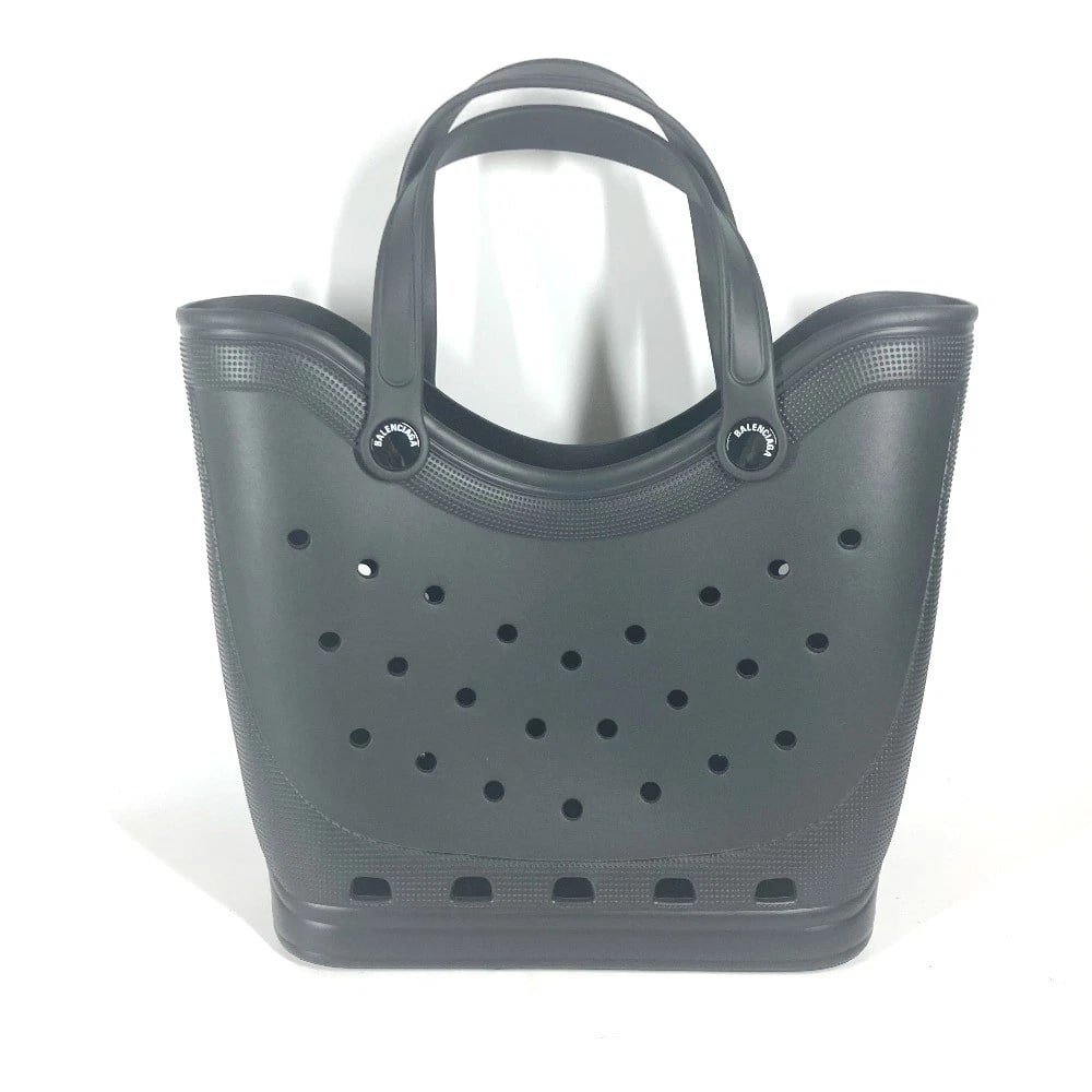 BALENCIAGA CROCS COLLABORATION RUBBER LARGE TOTE BAG: BALENCIAGA Crocs collaboration Rubber Large Tote Bag Brand: BALENCIAGA Type/Style: Tote Bag Material: rubber Color: Black Size: W13.6xH14.0xD6.7inch / W34.5cmxH35.5cmxD17cm Accessories: None