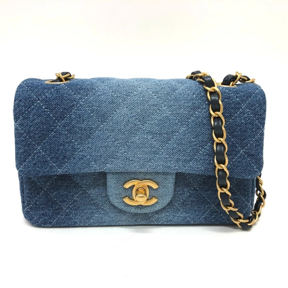 CHANEL MINI MATELASSE GRADIENT CROSSBODY BAG: CHANEL Mini Matelasse Gradient Crossbody Bag Brand: CHANEL Type/Style: Shoulder Bag Material: Denim Color: blue / GoldHardware Size: W7.9xH4.7xD2.4inch / W20cmxH12cmxD6cm Accessories: None