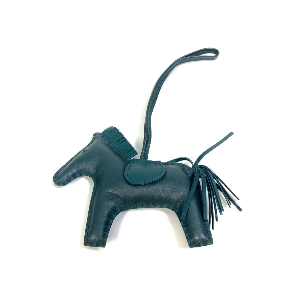 HERMES HORSE CHEVAL RODEO MM SO GREEN ONE COLOR STRAP BAG: HERMES horse cheval Rodeo MM So Green One Color strap bag Brand: HERMES Type/Style: Bag Charm Material: Anyo Miro Color: GreenxDark green Size: W5.3inch / W13.5cm Total Length: 10.2inch / 26cm
