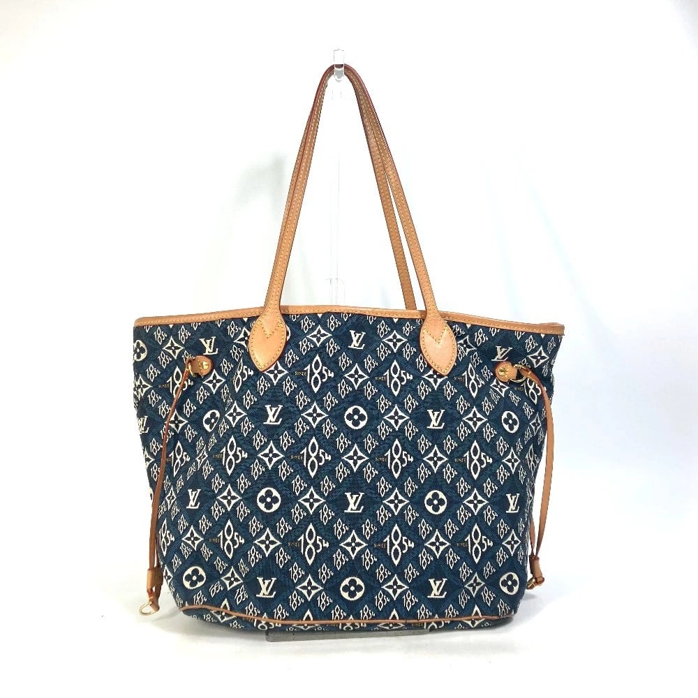 LOUIS VUITTON MONOGRAM JACQUARD WITH POUCH: LOUIS VUITTON Monogram jacquard with pouch Brand: LOUIS VUITTON Type/Style: Tote Bag Material: Jacquard Color: Navy Size: W12.4xH11.0xD6.1inch / W31.5cmxH28cmxD15.5cm Accessories: None Accessories