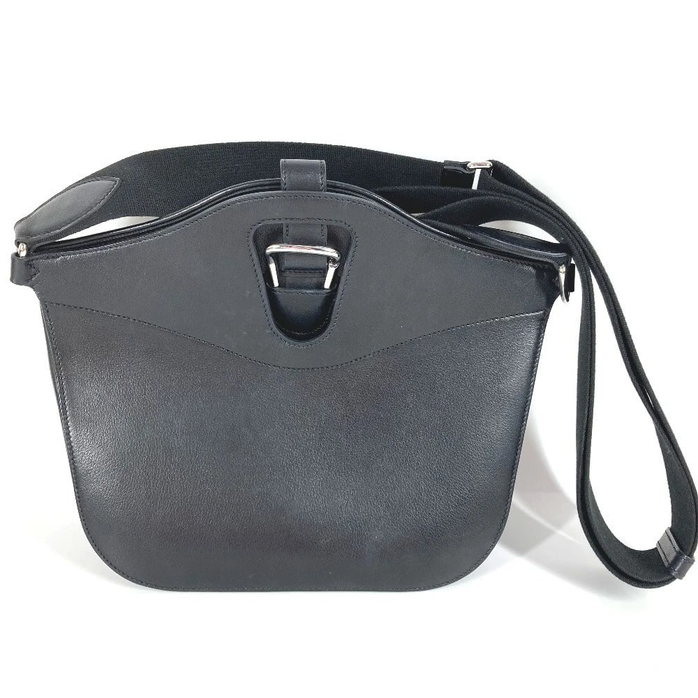 HERMES MESSENGER ATTRAGE BAG CROSSBODY SHOULDER BAG: HERMES Messenger Attrage Bag Crossbody Shoulder Bag Brand: HERMES Type/Style: Shoulder Bag Material: Leather / Evergrain Color: Black / SilverHardware Size: W12.0xH9.4xD3.3inch / W30.5cmxH24cmxD8.5cm 