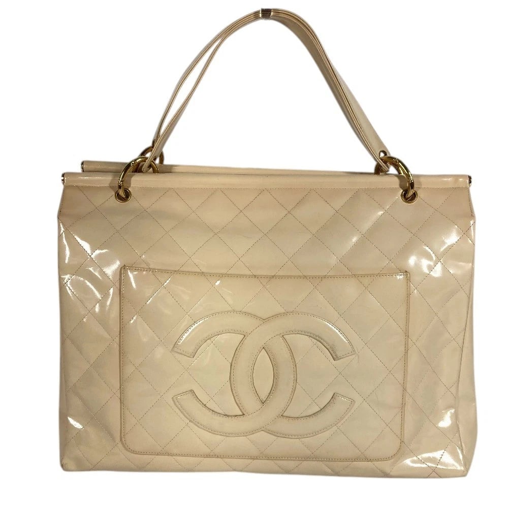 CHANEL QUILTED MATELASSE CC CC MARK LOGO BAG: CHANEL Quilted Matelasse CC CC Mark Logo Bag Brand: CHANEL Type/Style: Hand Bag Material: enamel Color: White Size: W15.7xH11.6xD5.7inch / W40cmxH29.5cmxD14.5cm Accessories: None Accessori