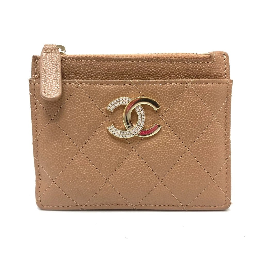 CHANEL CC MARK MATELASSE COMPACT WALLET BI-FOLD FOLDED WALLET: CHANEL CC Mark Matelasse Compact Wallet Bi-fold Folded wallet Brand: CHANEL Type/Style: Folded wallet Material: caviar Leather Color: Beigexgold hardware Size: W4.3xH3.5xD0.2inch / W11cmxH9cmxD0.5cm