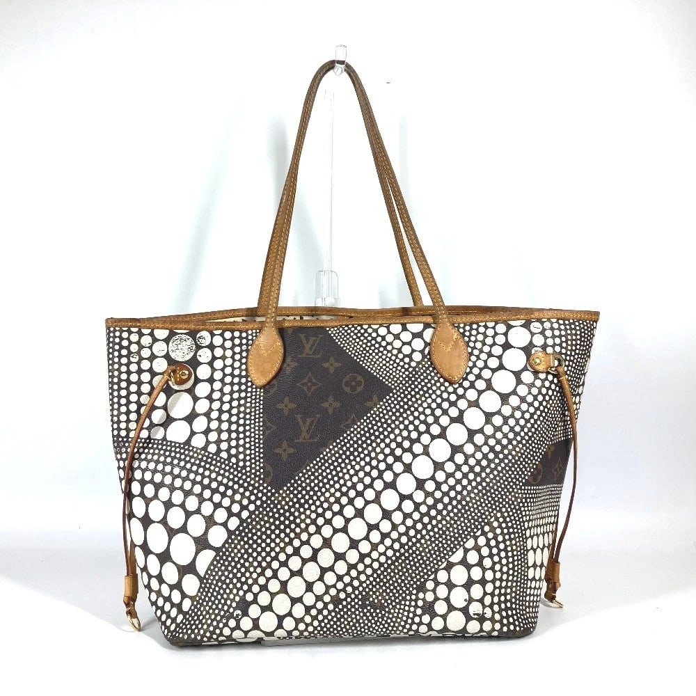 LOUIS VUITTON PUMPKIN DOT NEVERFULL MM YAYOI KUSAMA TOTE BAG: LOUIS VUITTON Pumpkin Dot Neverfull MM Yayoi Kusama Tote Bag Brand: LOUIS VUITTON Type/Style: Shoulder Bag Material: MonogramCanvas Color: White / Brown Size: W12.4xH11.2xD5.9inch / W31.5cmxH28.5cmxD1
