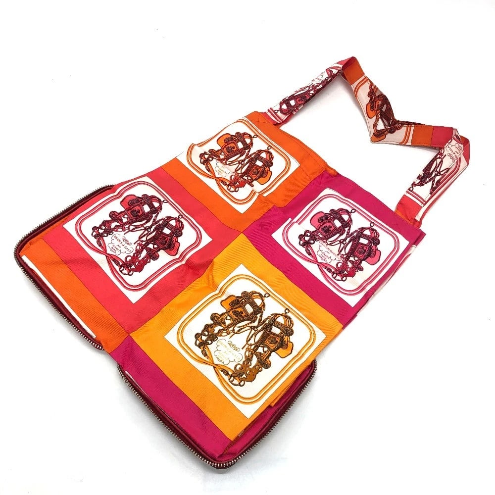 HERMES SILKY POP BRID-DO-GALA SHOPPING BAG: HERMES Silky pop Brid-Do-Gala Shopping bag Brand: HERMES Type/Style: Tote Bag Material: Buffel skipper / silk Color: Red Size: W5.3xH5.1xD0.6inch / W13.5cmxH13cmxD1.5cm Accessories: None Accessories