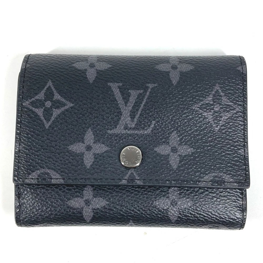 LOUIS VUITTON MONOGRAMECLIPSE VICTOR WALLET COMPACT WALLET: LOUIS VUITTON MonogramEclipse Victor Wallet Compact wallet Brand: LOUIS VUITTON Type/Style: Trifold wallet Material: Monogram Eclipse Canvas Color: Black Size: W4.5xH3.5inch / W11.5cmxH9cm Accesso