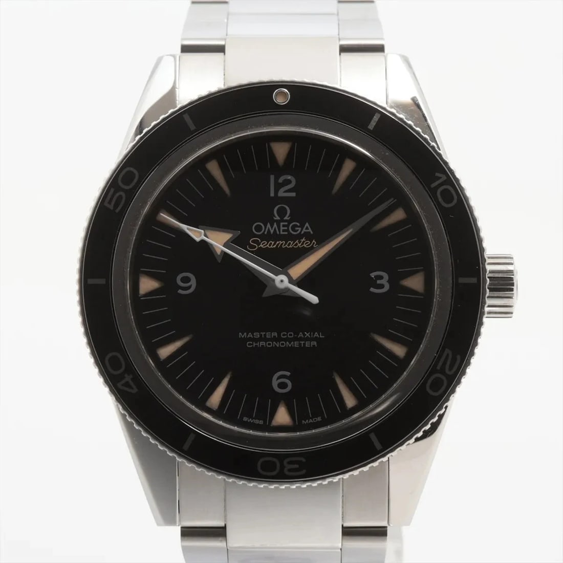 OMEGA SEAMASTER MASTER CO-AXIAL CHRONOMETER WATCH: Omega Seamaster Master Co-Axial Chronometer Watch Brand: Omega Type/Style: Wristwatch Material: SS Color: Dial Color Black Size: Case:W1.6 x H1.6inch / W41 x H41 Circumference of Wrist:5.9inch / 15