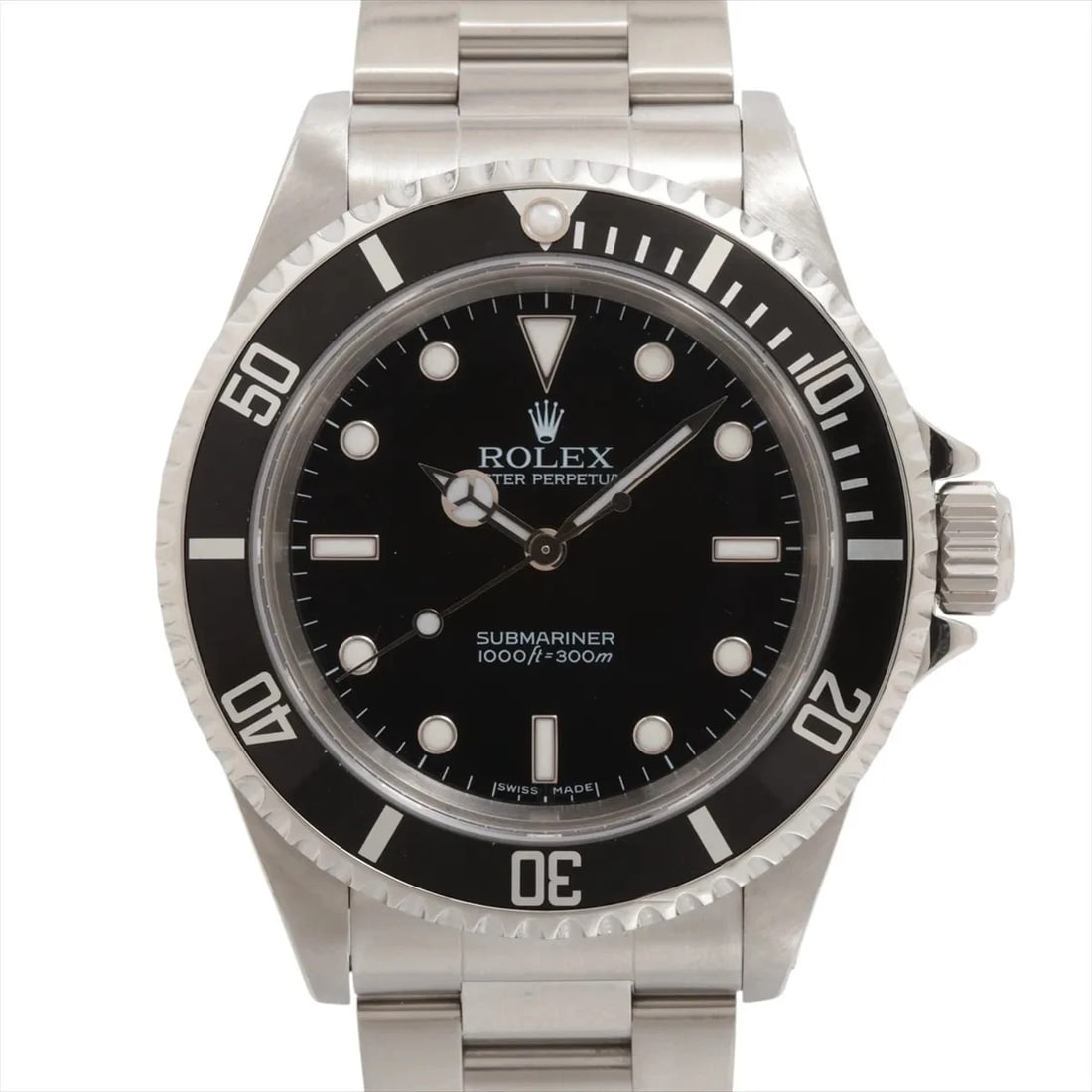 ROLEX SUBMARINER SS AT BLACK DIAL WATCH: Rolex Submariner Ss At Black Dial Watch Brand: Rolex Type/Style: Wristwatch Material: SS Color: Dial Color Black Size: Case:W1.6 x H1.6inch / W40 x H40 Circumference of Wrist:7.1inch / 18 Accessor