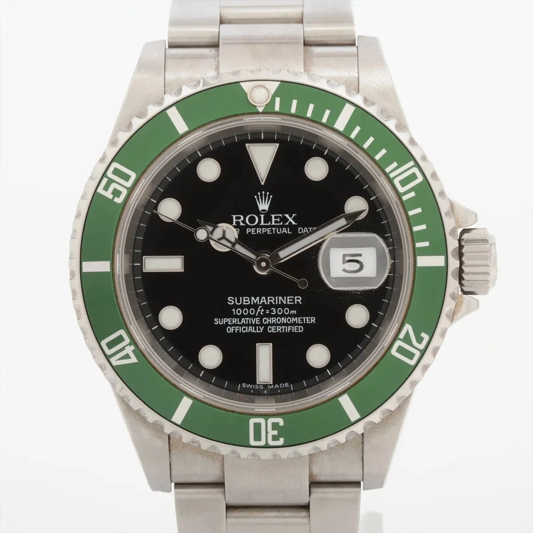 ROLEX SUBMARINER DATE SS AT BLACK DIAL WATCH: Rolex Submariner Date Ss At Black Dial Watch Brand: Rolex Type/Style: Wristwatch Material: SS Color: Dial Color Black Size: Case:W1.6 x H1.6inch / W40 x H40 Circumference of Wrist:6.3inch / 16 Acc