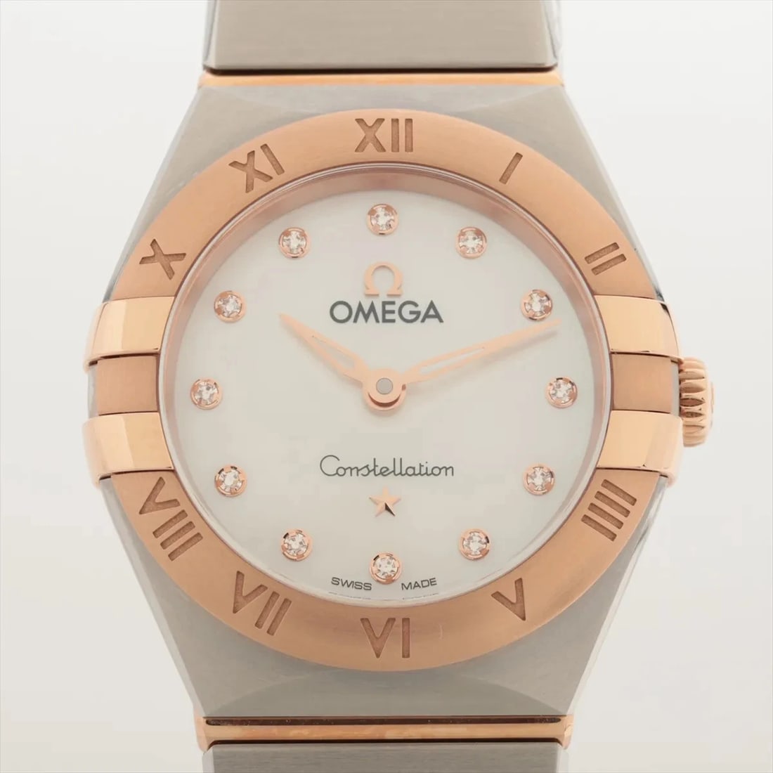 OMEGA CONSTELLATION QZ SHELL WATCH: Omega Constellation Qz Shell Watch Brand: Omega Type/Style: Wristwatch Material: PG?SS Color: Dial Color shells Size: Case:W0.8 x H0.8inch / W24 x H24 Circumference of Wrist:5.1inch / 13 Accessori