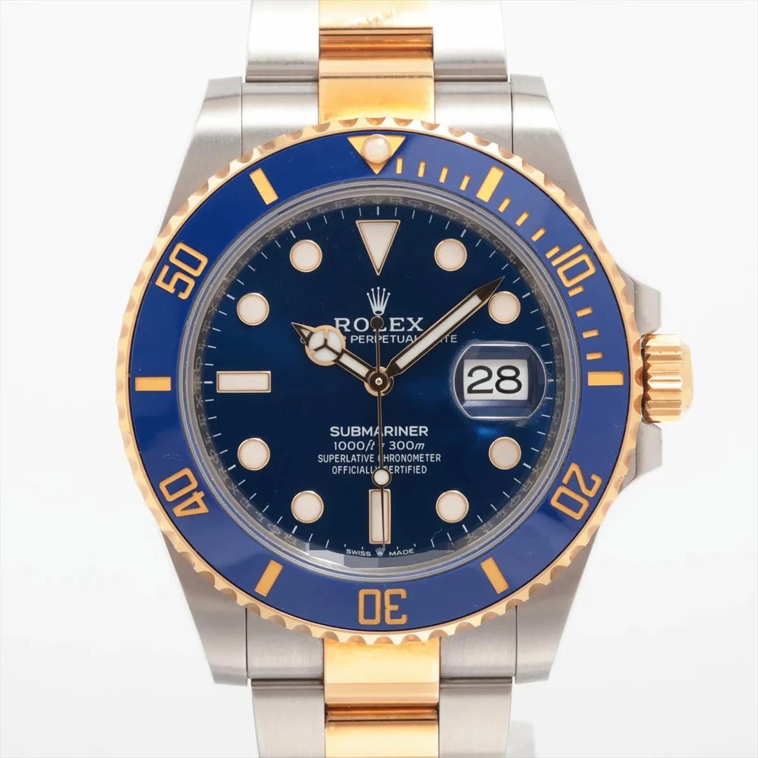 ROLEX SUBMARINER AT BLUE DIAL WATCH: Rolex Submariner At Blue Dial Watch Brand: Rolex Type/Style: Wristwatch Material: SS?YG Color: Dial Color Blue Size: Case:W1.6 x H1.6inch / W41 x H41 Circumference of Wrist:7.5inch / 19 Accessorie