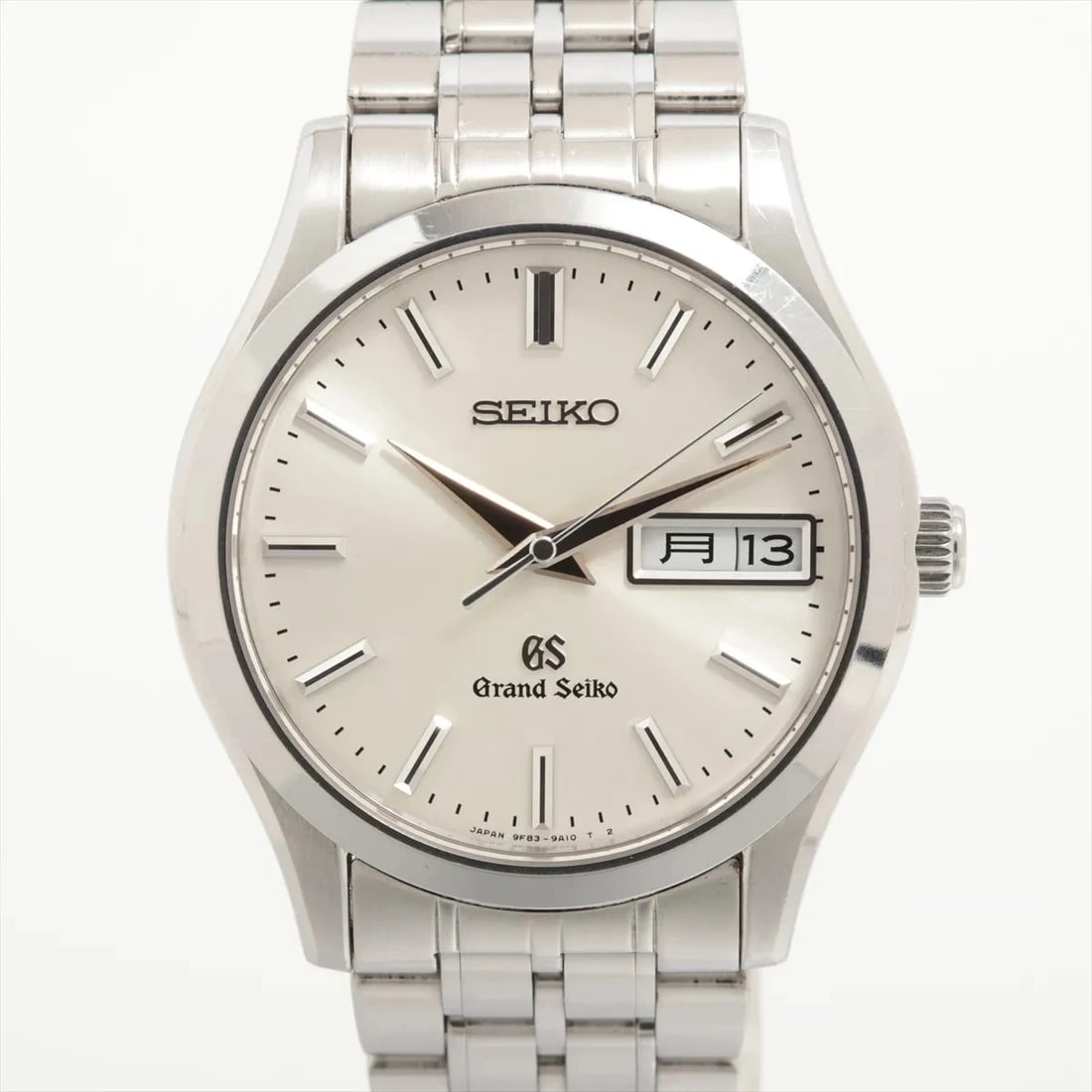GRAND SEIKO SS QZ SILVER WATCH: Grand Seiko Ss Qz Silver Watch Brand: Grand Seiko Type/Style: Wristwatch Material: SS Color: Dial Color Silver Size: Case:W1.2 x H1.2inch / W34 x H34 Circumference of Wrist:5.9inch / 15 Accessorie
