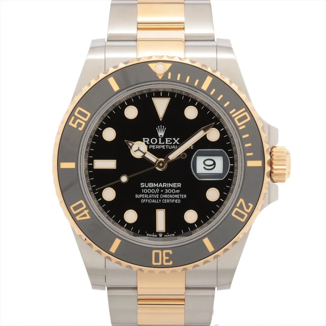 ROLEX SUBMARINER DATE AT BLACK DIAL WATCH: Rolex Submariner Date At Black Dial Watch Brand: Rolex Type/Style: Wristwatch Material: SS?YG Color: Dial Color Black Size: Case:W1.6 x H1.6inch / W41 x H41 Circumference of Wrist:8.1inch / 20.5 A