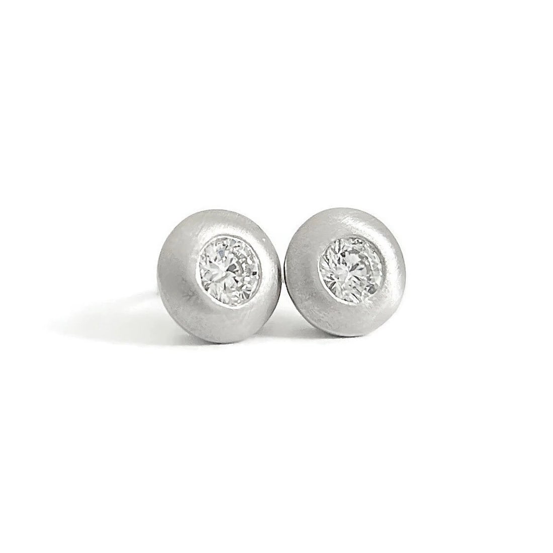 ROUND THICK SATIN BEZEL DIAMOND STUD EARRINGS 14K WHITE GOLD: Round Thick Satin Bezel Diamond Stud Earrings 14K White Gold Brand: Unbranded Type/Style: Earrings Material: 14K White Gold, Main Stone Natural Color: Silver Size: Measurements: 7.6 mm Accessories