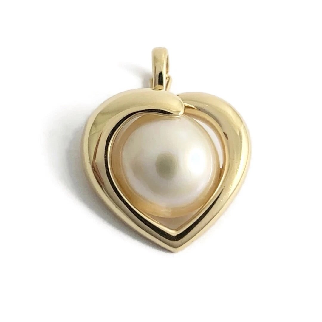 PEARL HEART NECKLACE PENDANT CHARM 14K YELLOW GOLD: Pearl Heart Necklace Pendant Charm 14K Yellow Gold Brand: Unbranded Type/Style: Pendant Material: 14K Yellow Gold, Color: Gold Size: Measurements: 1 inch (with bale) x 20.8 mm Accessories: None