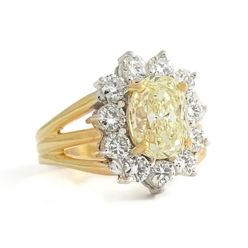 FANCY LIGHT YELLOW OVAL DIAMOND RING 14K YELLOW GOLD: Fancy Light Yellow Oval Diamond Ring 14K Yellow Gold Brand: Unbranded Type/Style: Ring Material: 14K Yellow Gold, Main Stone Natural Color: Yellow Size: 6.25 US Accessories: None Accessori