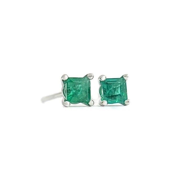 SQUARE GREEN EMERALD STUD EARRINGS 14K WHITE GOLD: Square Green Emerald Stud Earrings 14K White Gold Brand: Unbranded Type/Style: Earrings Material: 14K White Gold, Main Stone Natural Color: Green Size: Measurements: 2.3 mm x 2.3 mm Accessories: N
