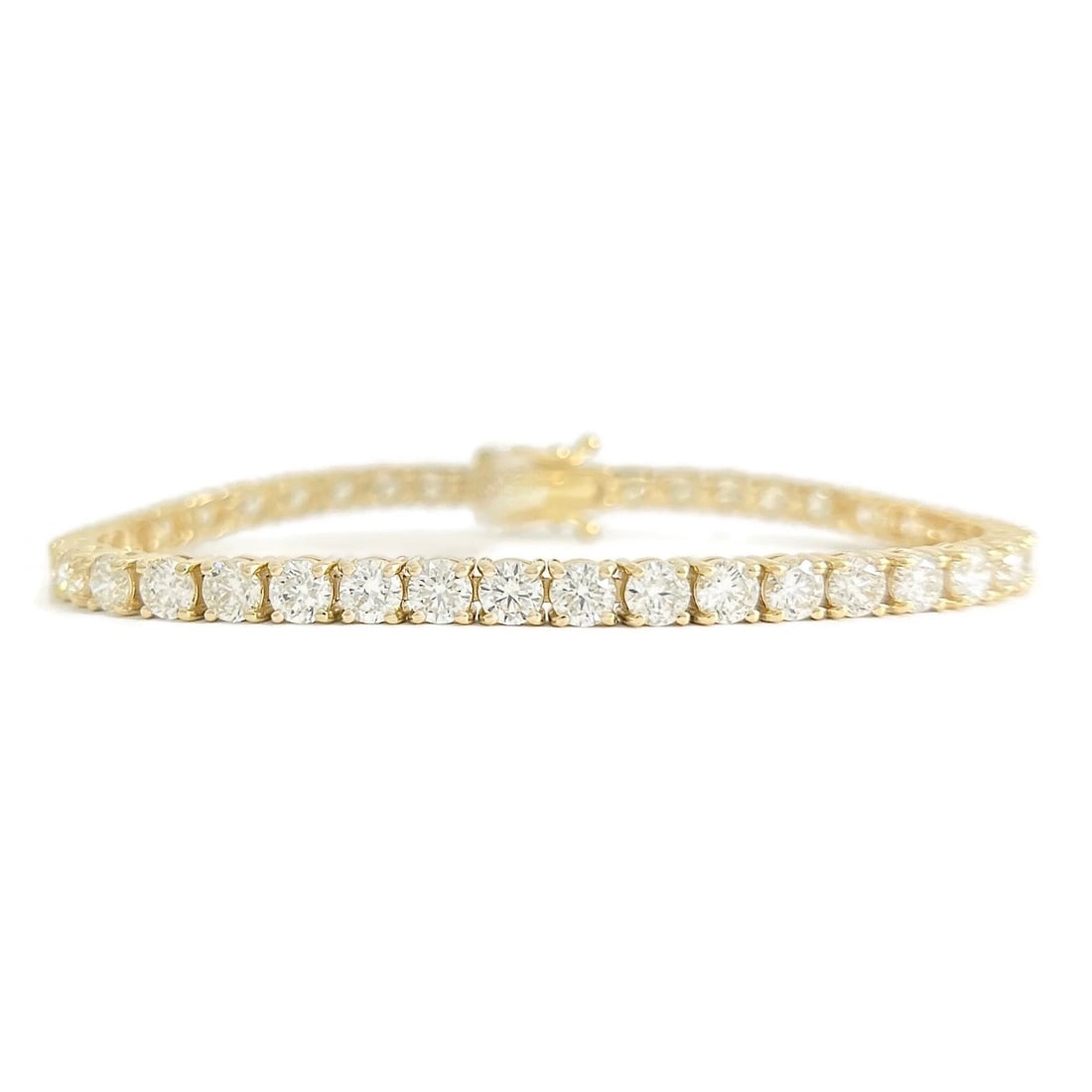 ROUND DIAMOND TENNIS BRACELET 14K YELLOW GOLD: Round Diamond Tennis Bracelet 14K Yellow Gold Brand: Unbranded Type/Style: Bracelet Material: 14K Yellow Gold, Main Stone Natural Color: Gold Size: Length: 7 inches Width: 4 mm Accessories: None <