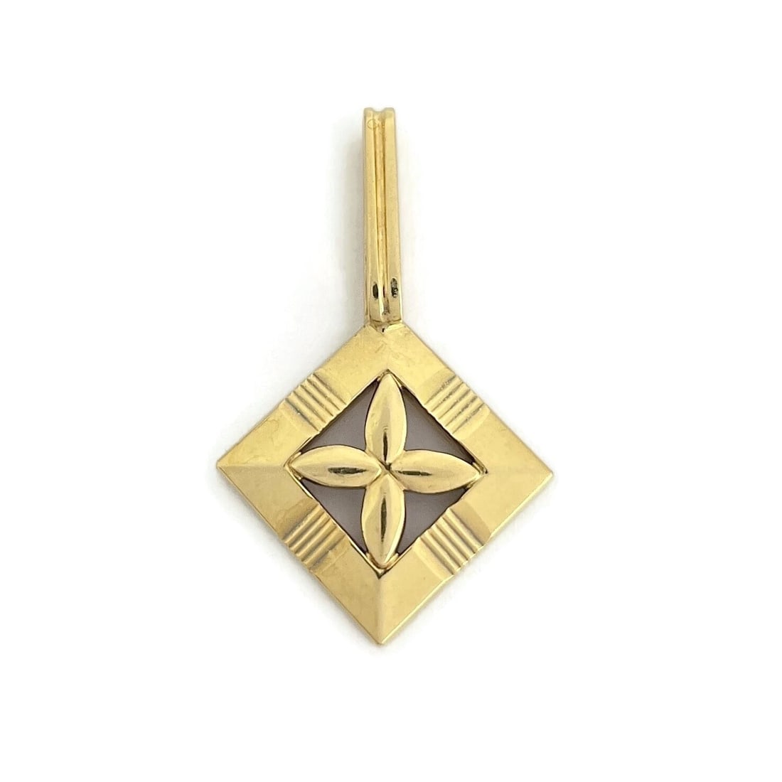 DROP STAR FLOWER NECKLACE PENDANT 18K YELLOW GOLD: Drop Star Flower Necklace Pendant 18K Yellow Gold Brand: Unbranded Type/Style: Pendant Material: 18K Yellow Gold, Color: Gold Size: Measurements: 1.4 inch (with bale) x 21.5 mm Accessories: None <