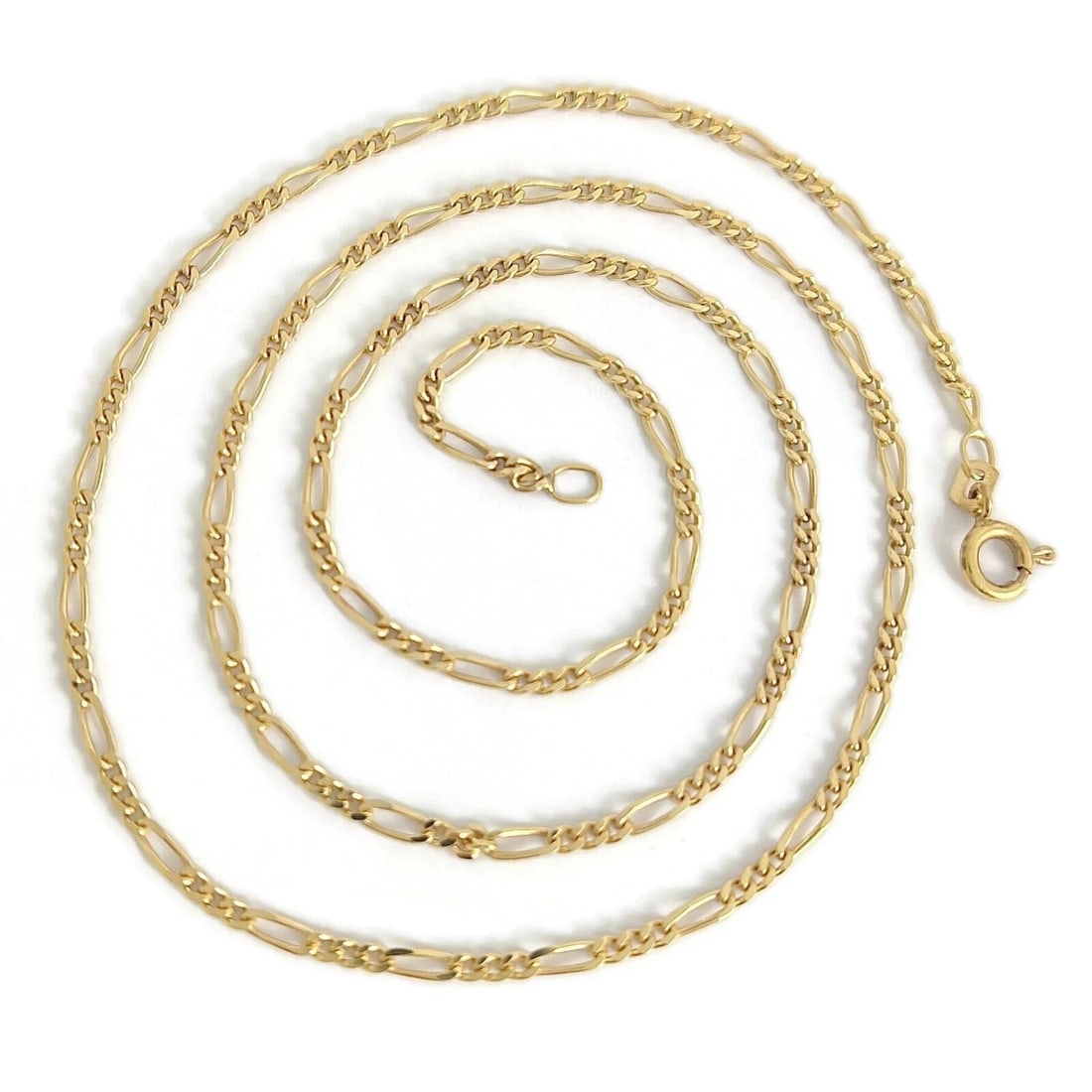 ITALIAN THIN FIGARO CHAIN NECKLACE 18K YELLOW GOLD: Italian Thin Figaro Chain Necklace 18K Yellow Gold Brand: Unbranded Type/Style: Necklace Material: 18K Yellow Gold, Color: Gold Size: Length: 20 inchesWidth: 2.1 mm Accessories: None Acces
