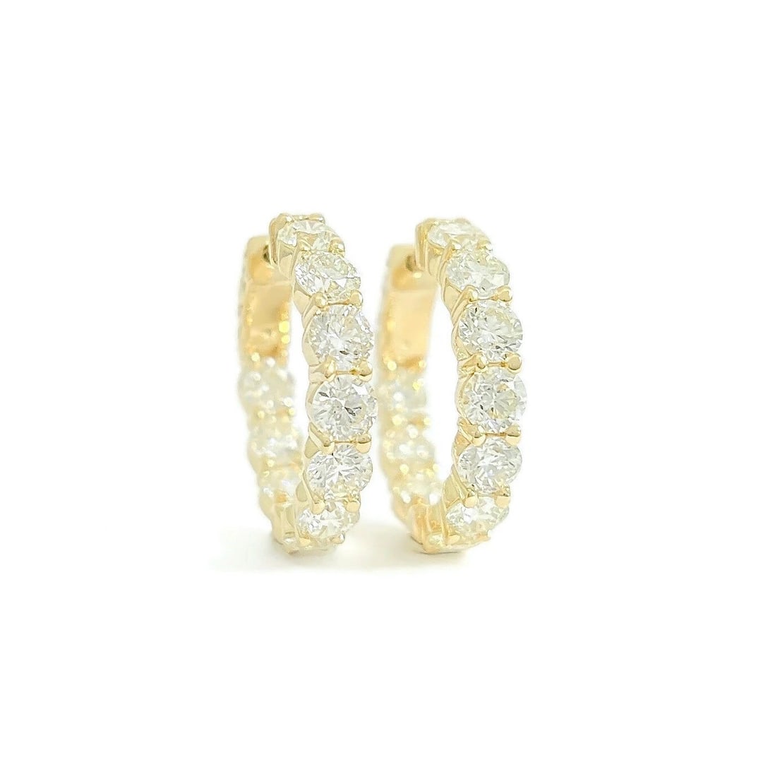 INSIDE-OUT DIAMOND HOOP EARRINGS 14K YELLOW GOLD: Inside-Out Diamond Hoop Earrings 14K Yellow Gold Brand: Unbranded Type/Style: Earrings Material: 14K Yellow Gold, Main Stone Natural Color: Gold Size: Length: 21 mmWidth: 3.9 mm Accessories: None