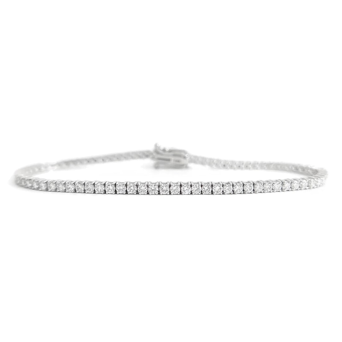 ROUND DIAMOND TENNIS BRACELET 14K WHITE GOLD: Round Diamond Tennis Bracelet 14K White Gold Brand: Unbranded Type/Style: Bracelet Material: 14K White Gold, Main Stone Natural Color: Silver Size: Length: 7 inchesWidth: 2.4 mm Accessories: None