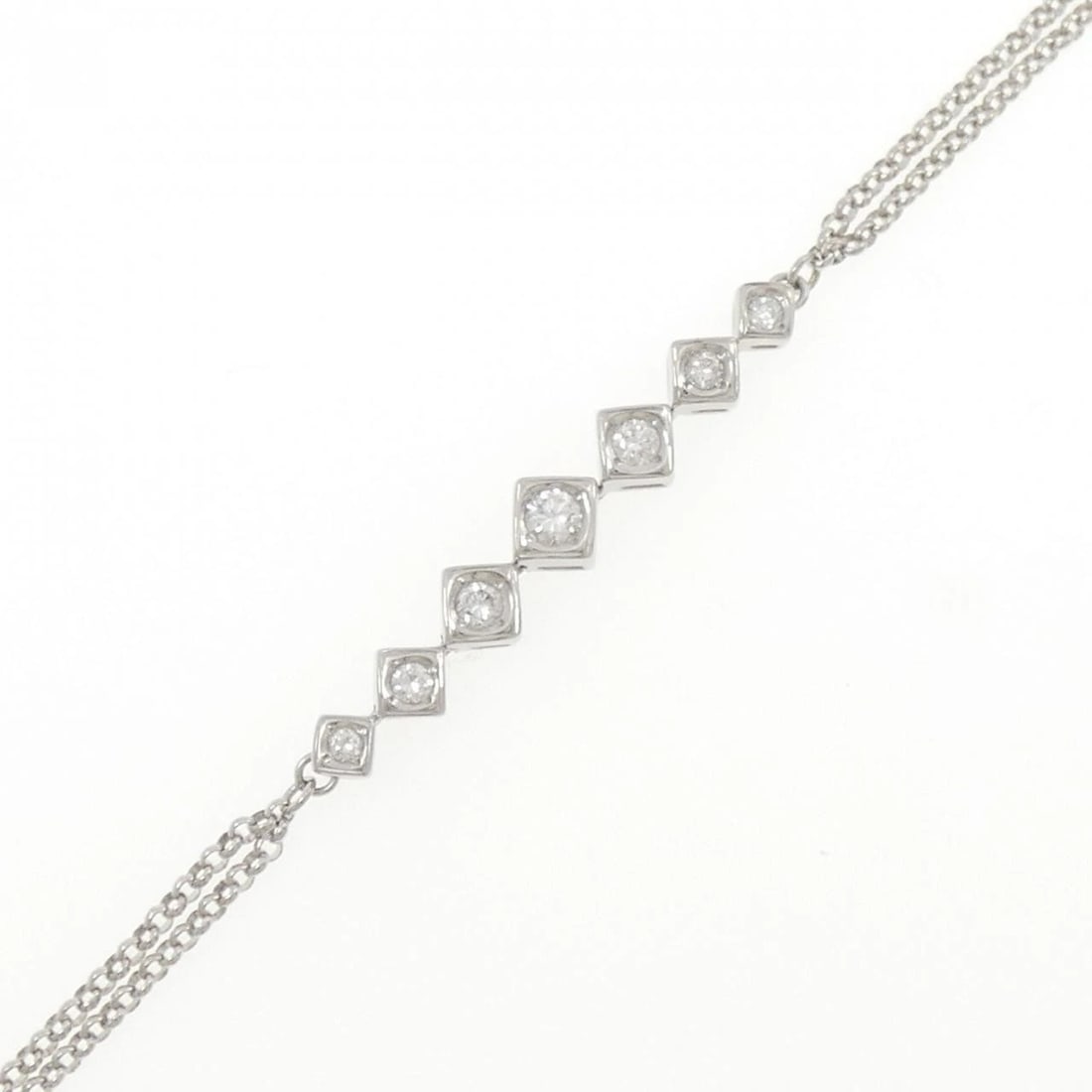 PT900/PT850 DIAMOND BRACELET: PT900/PT850 Diamond Bracelet Brand: Unbranded Type/Style: Bracelet Material: PT900/PT850, Color: PT Size: Actual Size Max width approx.: 5.8mm Size 18cm Accessories: None Accessories Notic