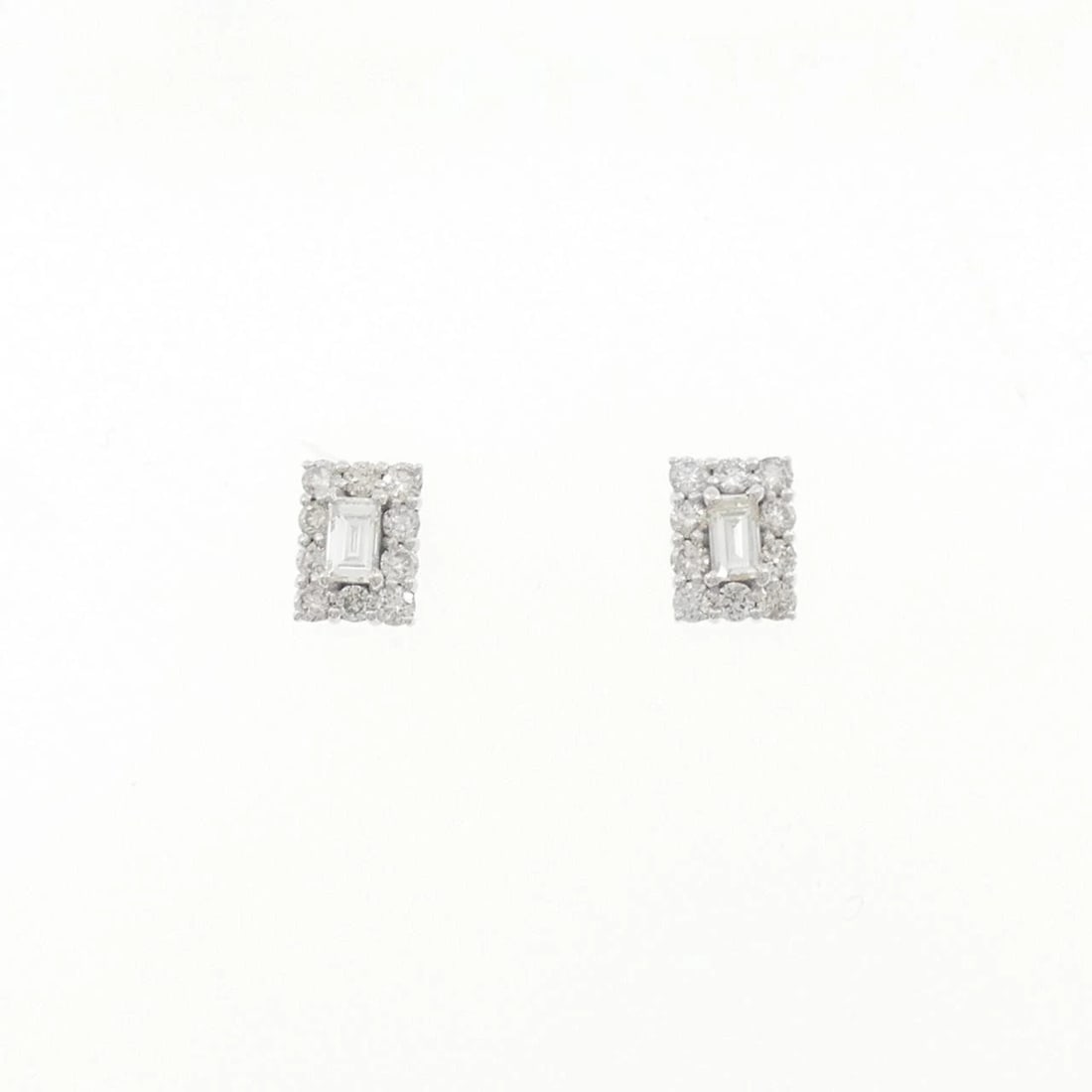 K18WG DIAMOND PIERCE: K18WG Diamond Pierce Brand: Unbranded Type/Style: Diamond Pierce/Earring Material: K18 white gold, Color: WG Size: Actual Size Approx. height x width: 6.7mm x 5.0mm Accessories: None Accessories