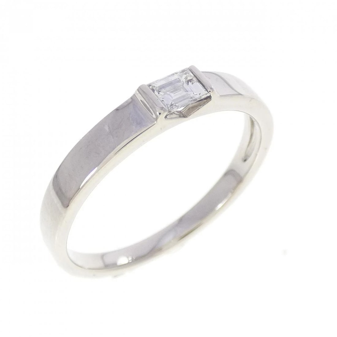 DIAMOND RING: Diamond Ring Brand: None Type/Style: Ring Material: Platinum999, Color: PT Size: US6 1/2 Accessories: None Accessories Notice: When purchasing pre-owned goods, please refer to the photos of the items