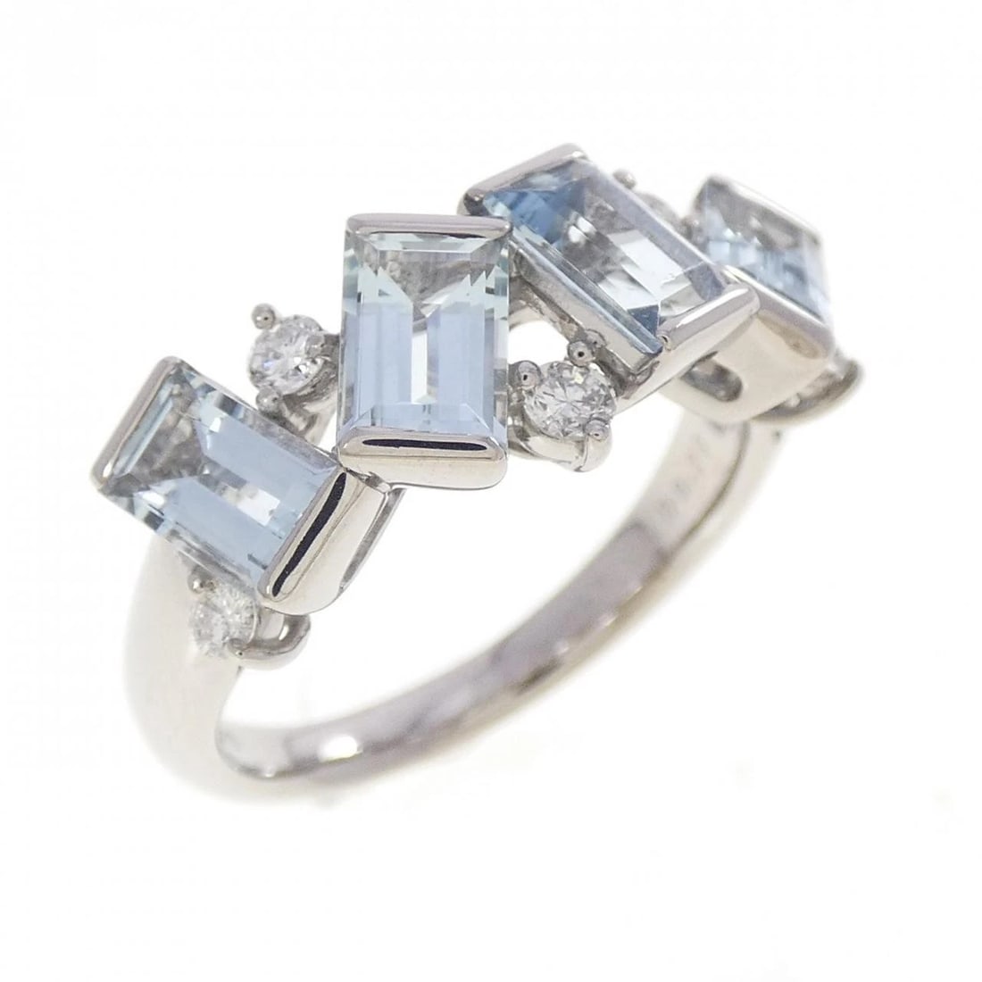 K18WG AQUAMARINE RING: K18WG Aquamarine Ring Brand: Unbranded Type/Style: Ring Material: K18 white gold, Main Stone Aquamarine Color: WG Size: US6 1/2 Accessories: None Accessories Notice: When purchasing pre-ow