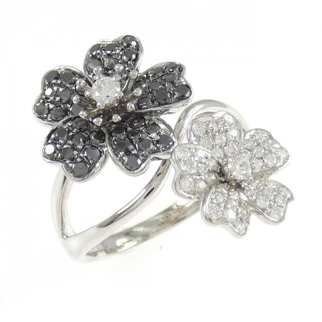 K18WG/K18BG FLOWER DIAMOND RING: K18WG/K18BG Flower Diamond Ring Brand: Unbranded Type/Style: Diamond Ring Material: K18WG/K18BG, Color: WG BG Size: US6 1/2 Accessories: None Accessories Notice: When purchasing pre-owned goods,