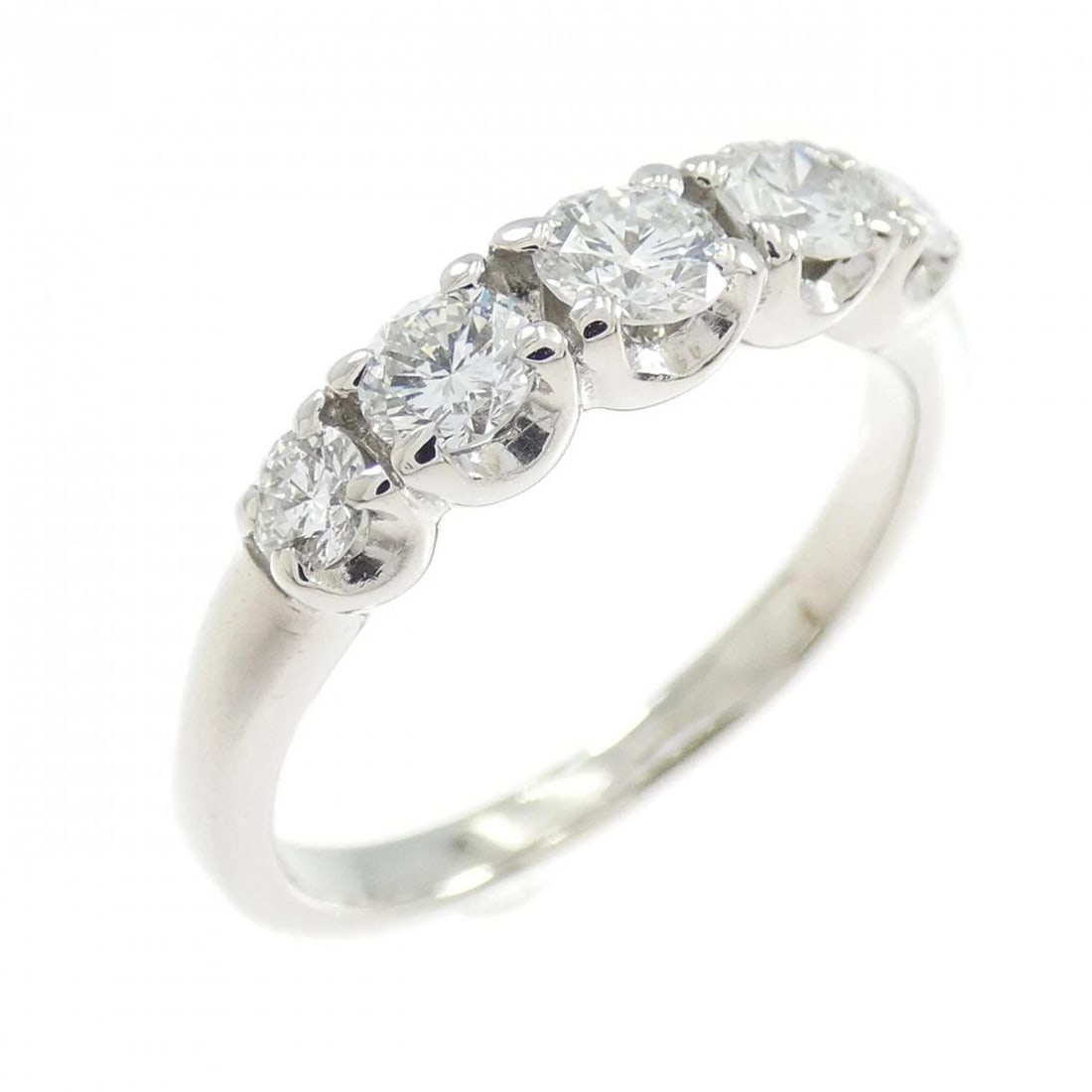PT900 DIAMOND RING: PT900 Diamond Ring Brand: Unbranded Type/Style: Diamond Ring Material: PT900, Color: PT Size: US4 1/2 Accessories: None Accessories Notice: When purchasing pre-owned goods, please refer to the photos