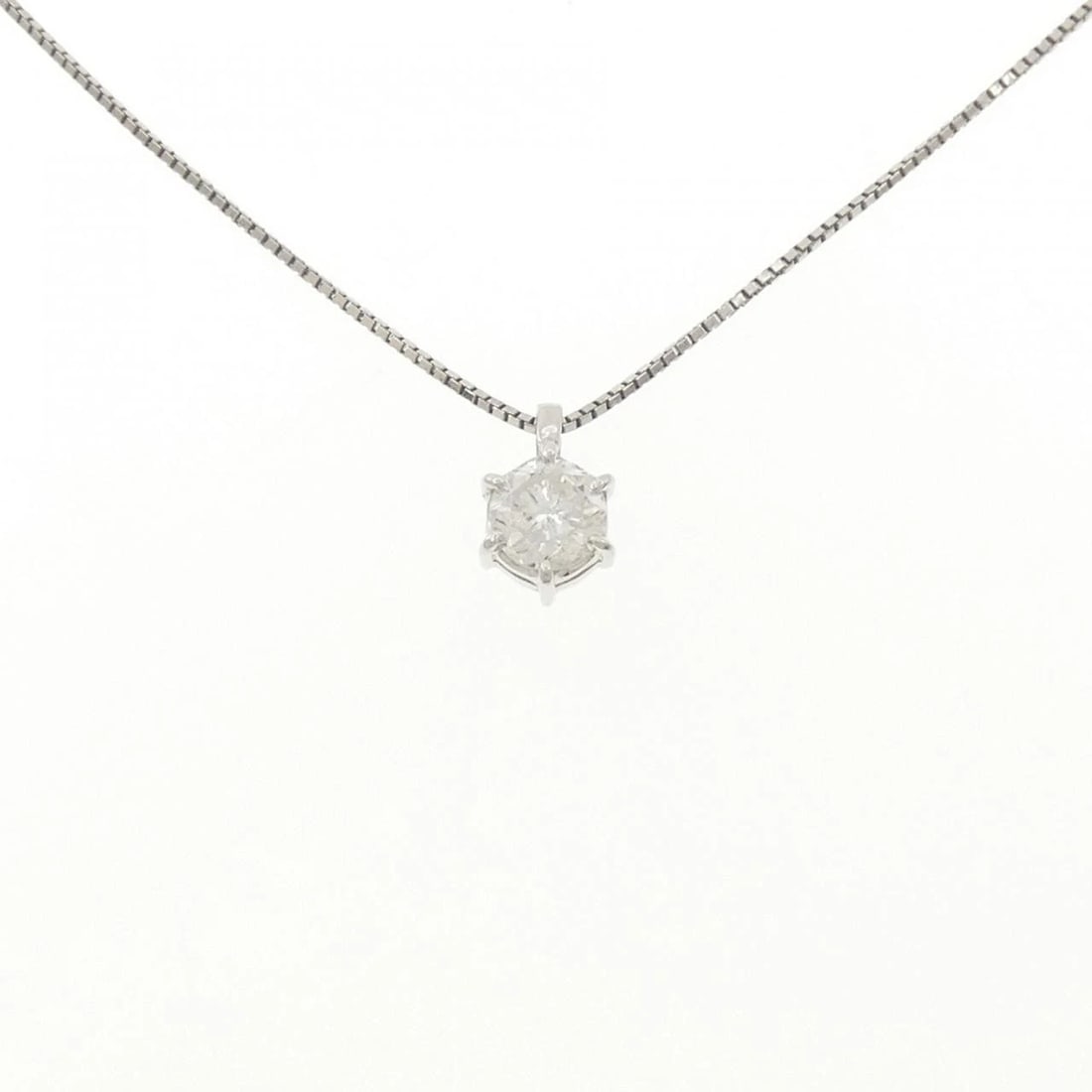 PT900/PT850 SOLITAIRE DIAMOND NECKLACE: PT900/PT850 Solitaire Diamond Necklace Brand: Unbranded Type/Style: Diamond Necklace Material: PT900/PT850, Color: PT Size: Actual Size Pendant length approx. x width approx.: 11.1mmx7.2mm Chain