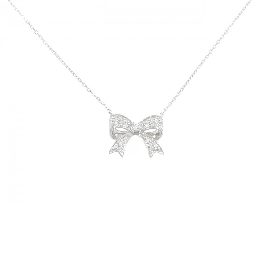 750WG RIBBON DIAMOND NECKLACE: 750WG Ribbon Diamond Necklace Brand: Unbranded Type/Style: Diamond Necklace Material: K18WG, Color: WG Size: Actual Size Pendant length approx. x width approx.: 8.4mmx10.9mm Chain maximum width