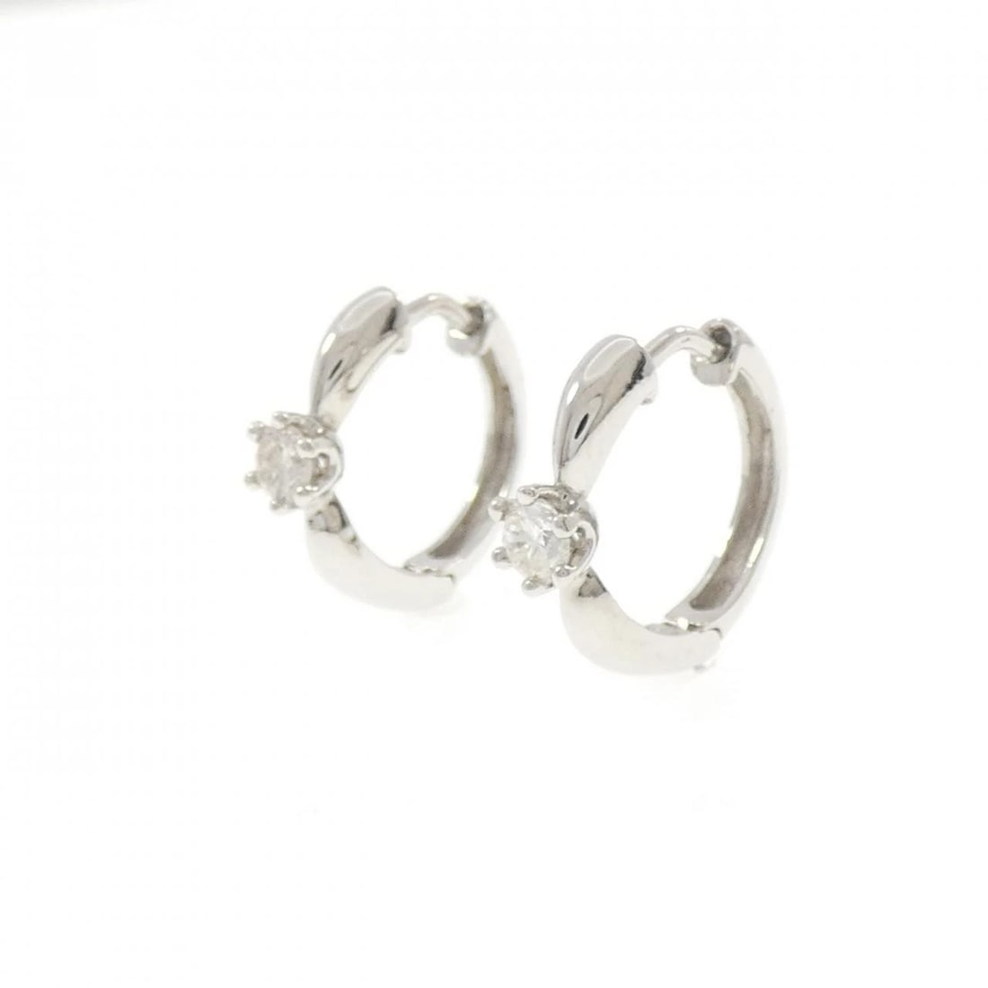 PT900 DIAMOND PIERCE: PT900 Diamond Pierce Brand: Unbranded Type/Style: Diamond Pierce/Earring Material: PT900, Color: PT Size: Actual Size Approximate dimensions (height x width): 13.6mm x 4.0mm Accessories: None