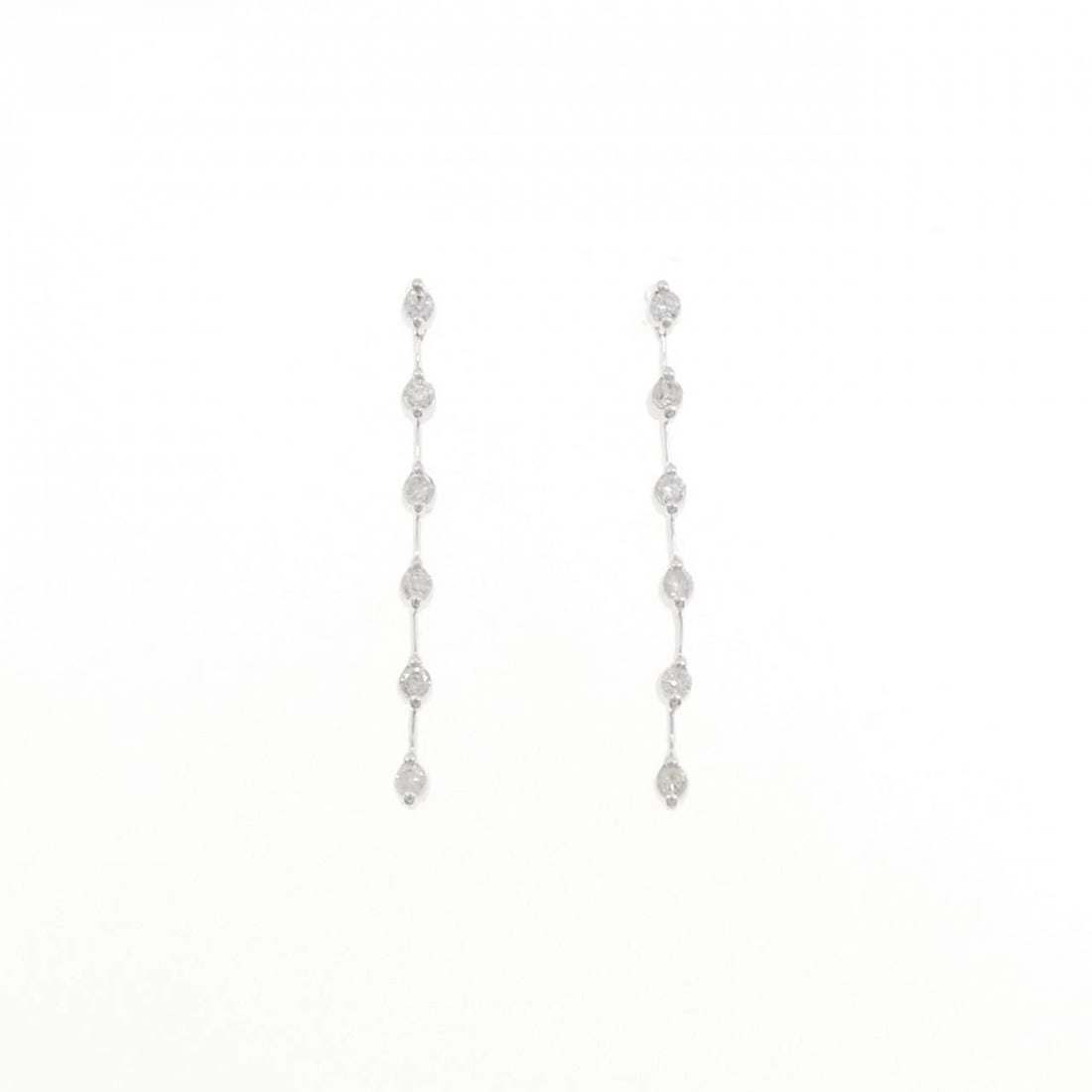 K18WG DIAMOND PIERCE: K18WG Diamond Pierce Brand: Unbranded Type/Style: Diamond Pierce/Earring Material: K18WG, Color: WG Size: Actual Size Approximate dimensions (height x width): 32.4cm x 2.2cm Accessories: None