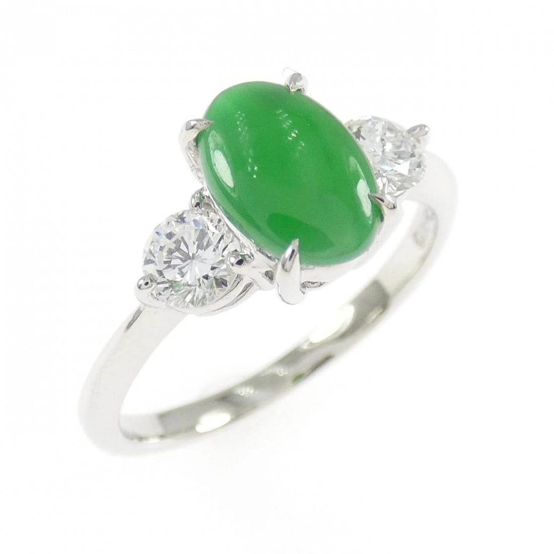 PT900 JADE RING: PT900 Jade Ring Brand: Unbranded Type/Style: Jade Ring Material: PT900, Main Stone Jade Color: PT Size: US5 1/2 Accessories: None Accessories Notice: When purchasing pre-owned goods, please refer to