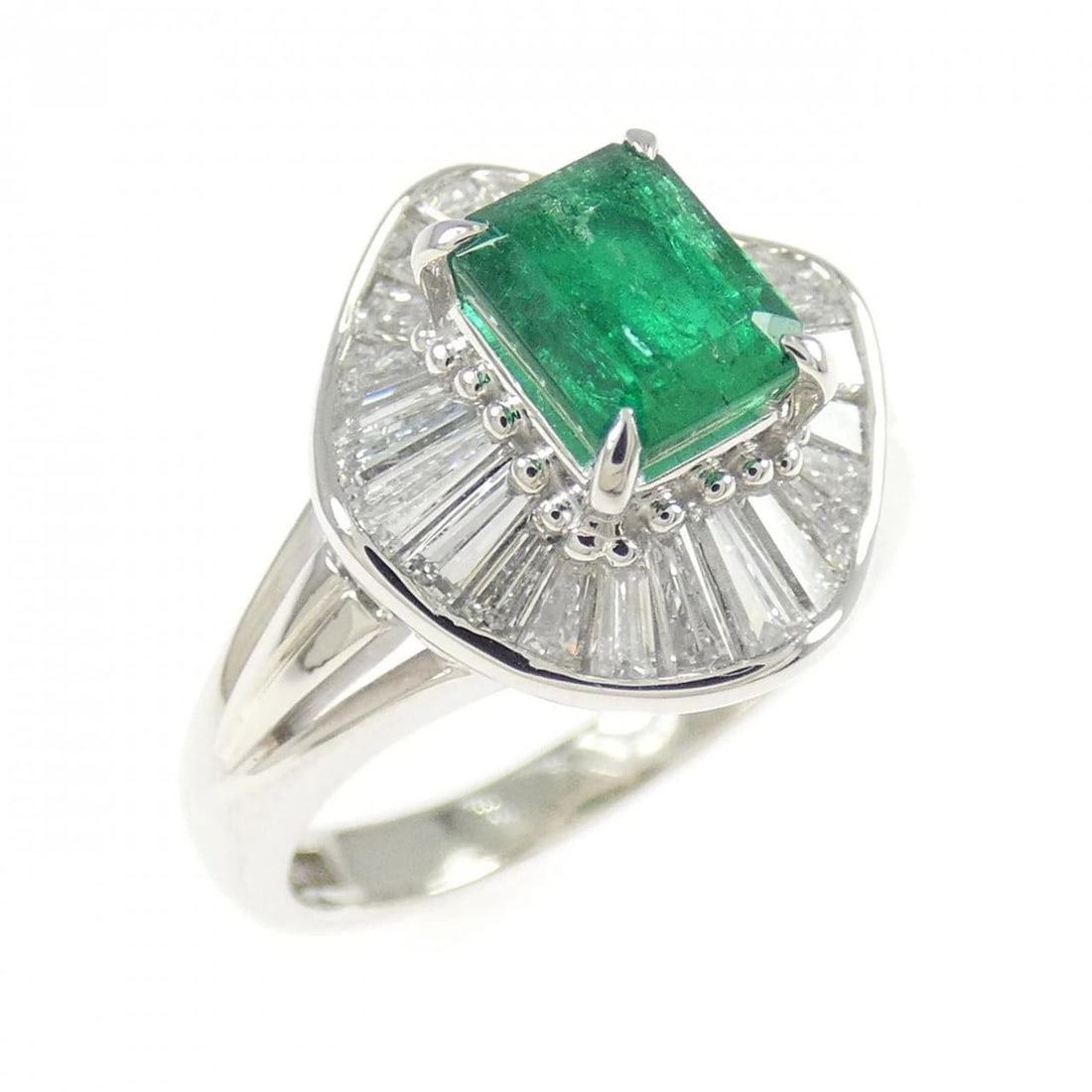 PT900 EMERALD RING: PT900 Emerald Ring Brand: Unbranded Type/Style: Emerald Ring Material: PT900, Main Stone Emerald Color: PT Size: US4 1/2 Accessories: None Accessories Notice: When purchasing pre-owned goods, please