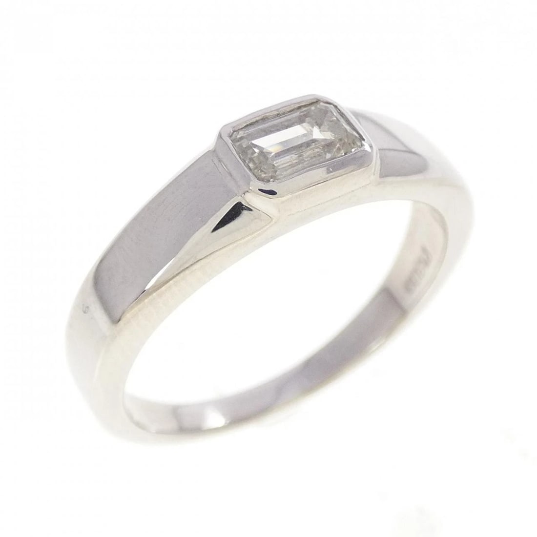 PT900 DIAMOND RING: PT900 Diamond Ring Brand: Unbranded Type/Style: Diamond Ring Material: PT900, Color: PT Size: US6 1/2 Accessories: None Accessories Notice: When purchasing pre-owned goods, please refer to the photos