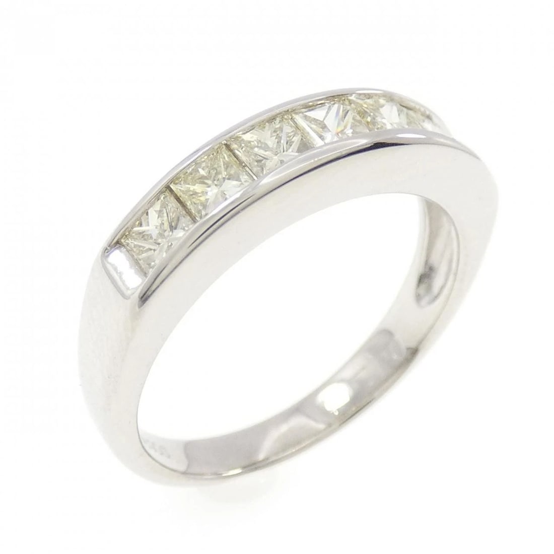 PT900 DIAMOND RING: PT900 Diamond Ring Brand: Unbranded Type/Style: Diamond Ring Material: PT900, Color: PT Size: US6 1/4 Accessories: None Accessories Notice: When purchasing pre-owned goods, please refer to the photos