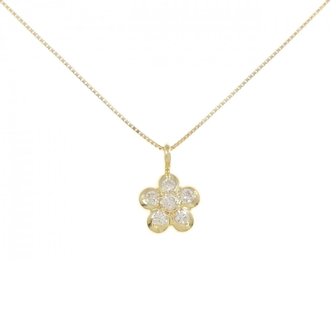 K18YG FLOWER DIAMOND NECKLACE: K18YG Flower Diamond Necklace Brand: Unbranded Type/Style: Diamond Necklace Material: K18 yellow gold, Color: YG Size: Actual Size Pendant length approx. x width approx.: 14.6mmx9.9mm Chain maximum