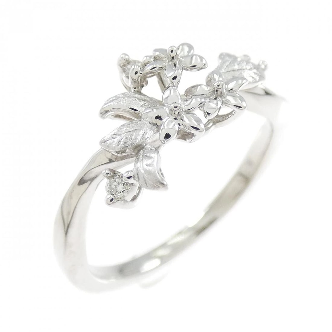 PURE PT FLOWER DIAMOND RING: Pure PT Flower Diamond Ring Brand: Unbranded Type/Style: Diamond Ring Material: Pure Platinum, Color: PT Size: US5 3/4 Accessories: None Accessories Notice: When purchasing pre-owned goods, please
