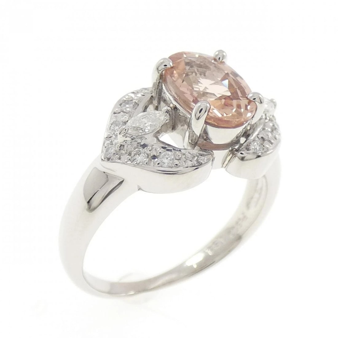 PT900 PADPARADSCHA SAPPHIRE RING: PT900 Padparadscha Sapphire Ring Brand: Unbranded Type/Style: Ring Material: PT900, Color: PT Size: US6 1/2 Accessories: None Accessories Notice: When purchasing pre-owned goods, please refer to the
