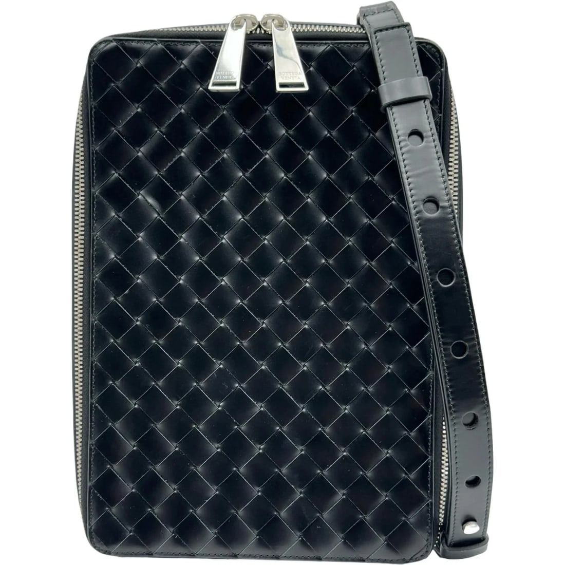 BOTTEGA VENETA INTRECCIATO SHOULDER BAG: BOTTEGA VENETA Intrecciato Shoulder Bag Brand: BOTTEGA VENETA Type/Style: Shoulder Bag Material: Leather Color: Black Size: W: 19cm / H: 27cm / D: 4.5cm Accessories: None Accessories Notice: When