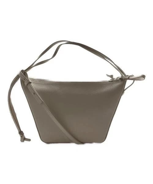 LOEWE MINI HOBO BAG: LOEWE Mini Hobo Bag Brand: LOEWE Type/Style: Handbag Material: None Color: White Size: H:16cm / W:27cm / D:9.5cm Accessories: None Accessories Notice: When purchasing pre-owned goods, please refer to