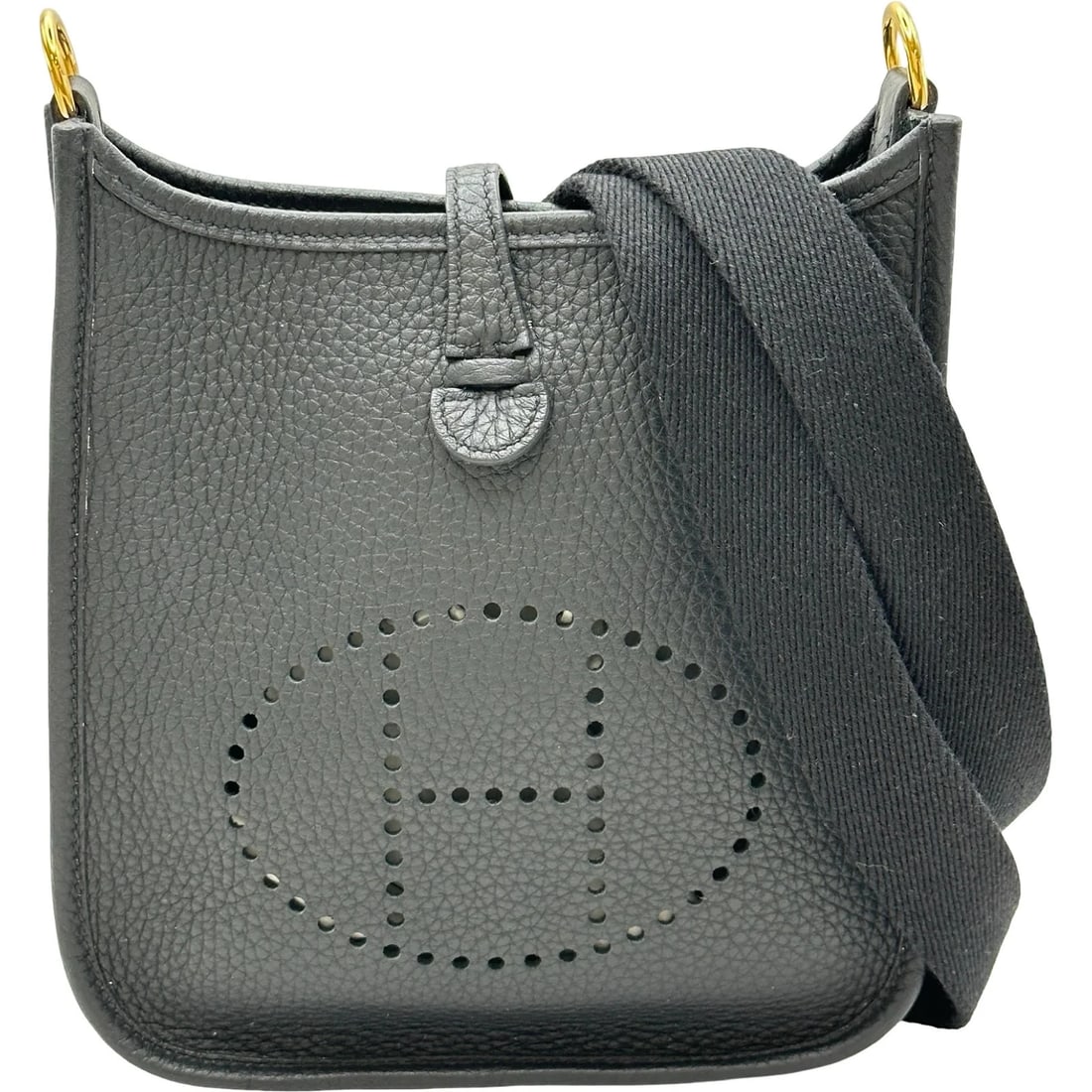 HERMES STAMP BLACK TAURILLON SHOULDER BAG: Hermes Stamp Black Taurillon Shoulder Bag Brand: HERMES Type/Style: Shoulder Bag Material: Taurillon Color: black Size: W: 17cm / H: 18cm / D: 5.5cm Accessories: None Accessories Notice: When