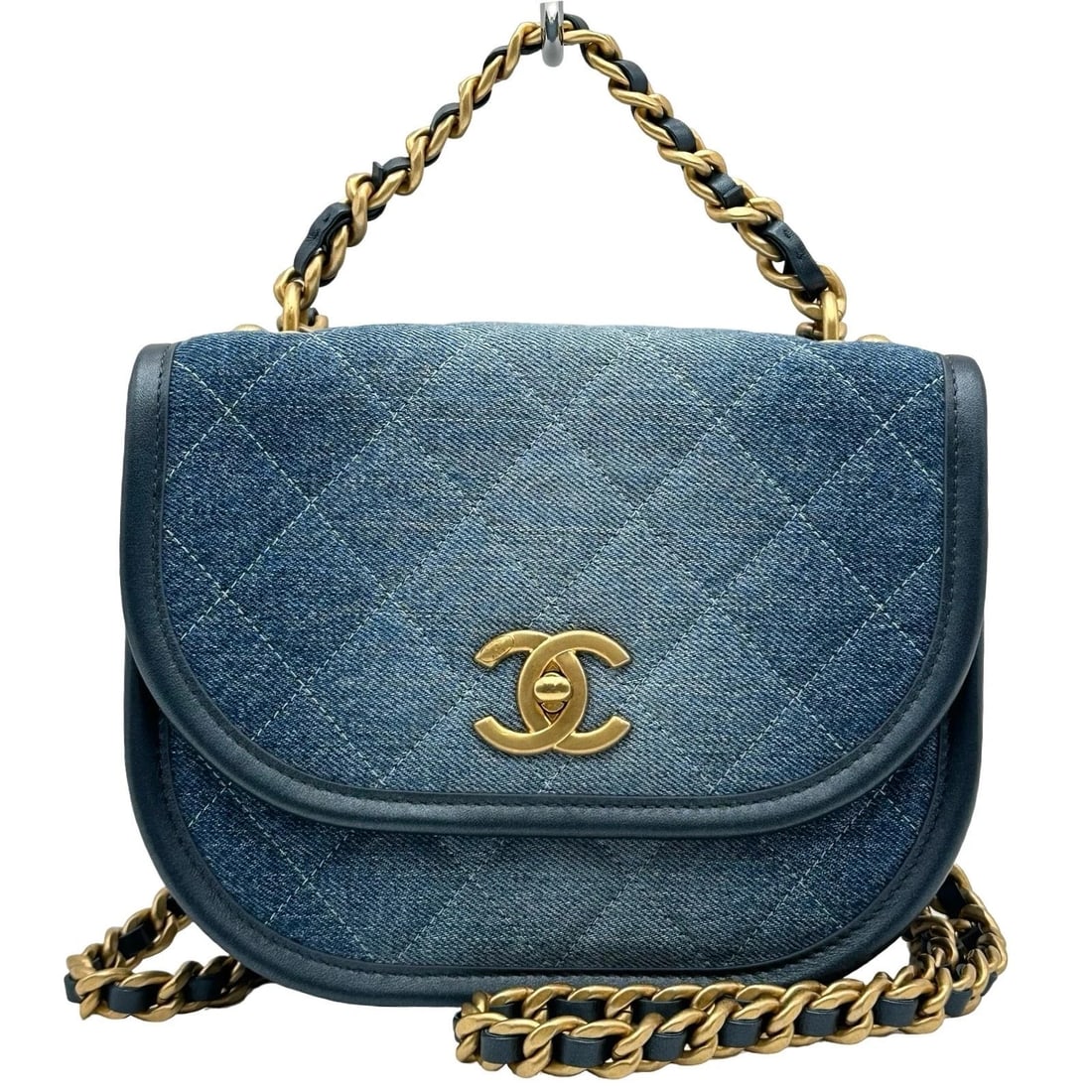 CHANEL SMALL MESSENGER BAG BLUE GHW DENIM SHOULDER BAG: CHANEL Small Messenger Bag Blue GHW Denim Shoulder Bag Brand: CHANEL Type/Style: Shoulder Bag Material: Denim Color: Blue / GD Hardware Size: W: 20.5cm / H: 16.5cm / D: 6.5cm Accessories: None