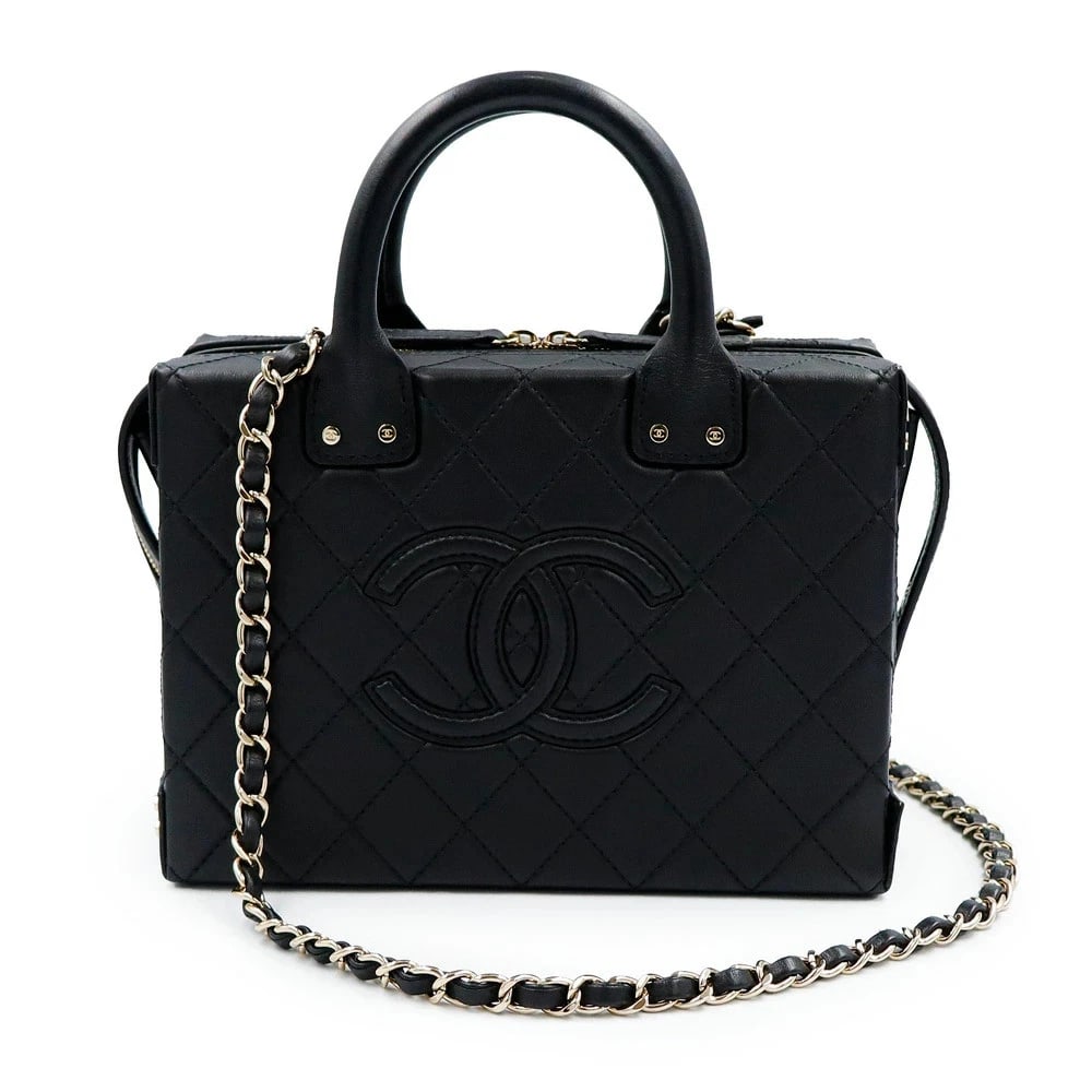 CHANEL MARK MATELASSE SQUARE VANITY CASE BLACK: CHANEL Mark Matelasse Square Vanity Case Black Brand: CHANEL Type/Style: Vanity Case Material: Calfskin (Cowhide) Color: Black Size: W: 20cm x H: 14.5cm x D: 9cm Accessories: None Accessories Notice: